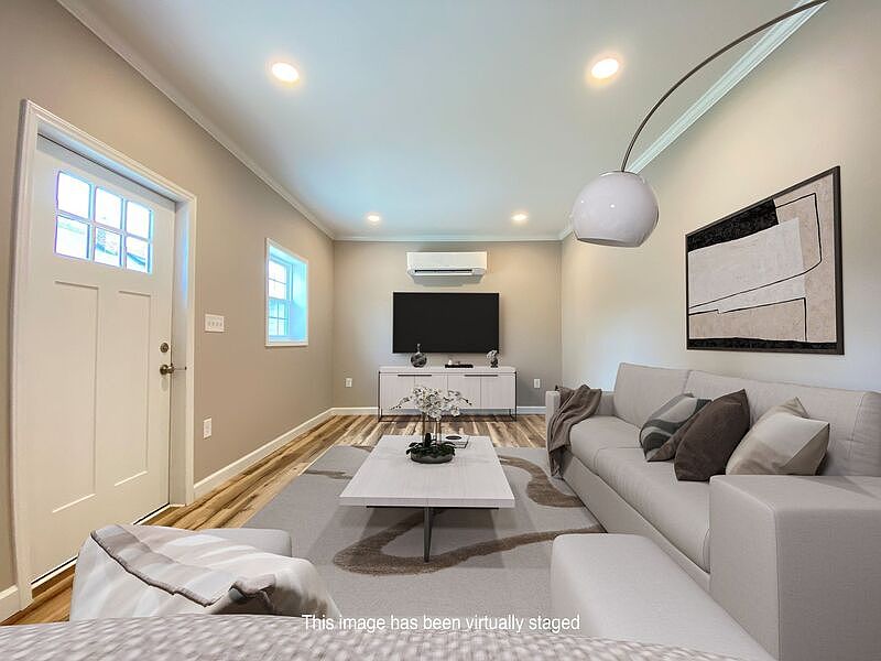 1st image of 909 Washington St APT C
