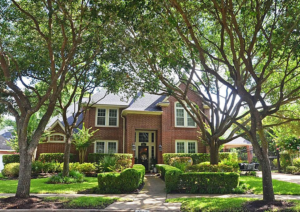 THIS CHARMING BRICK CUSTOM IS SITUATED ON AN OVERSIZED CULDESAC LOT IN POPULAR ALCORN BEND!