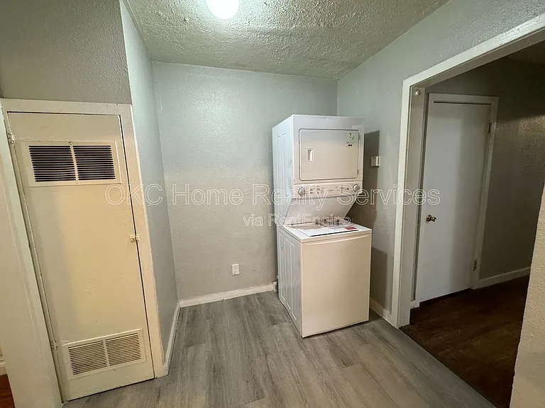 2820 NW 23rd St — Photo 6