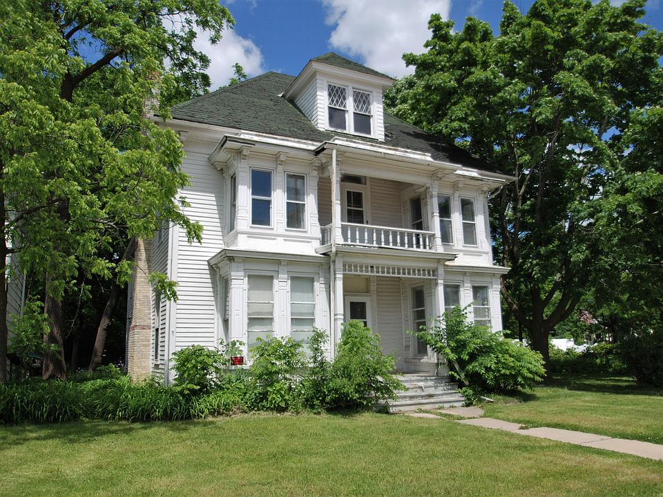 1st image of 310 E Wisconsin Ave