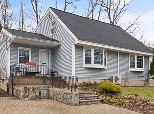 295 Stackpole St, Lowell, MA 01852