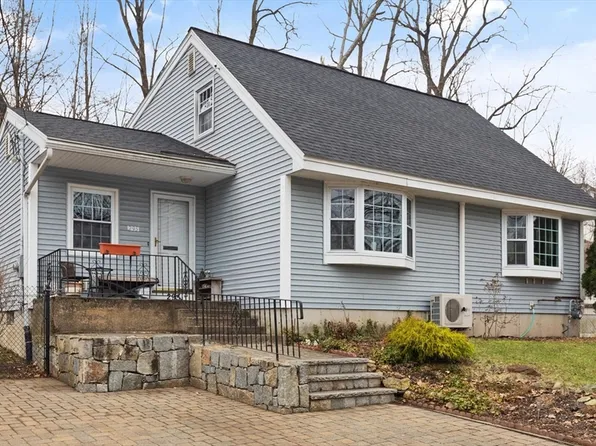 295 Stackpole St, Lowell, MA 01852