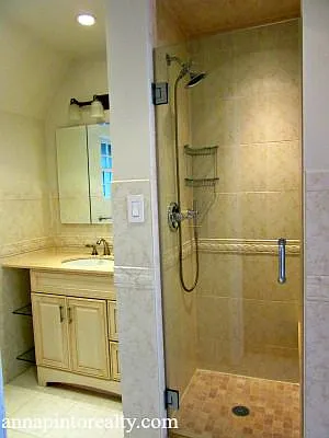 Sold by Anna Pinto Realty | media 21