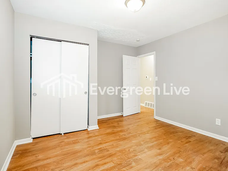 2367 Delavan Dr — Photo 9