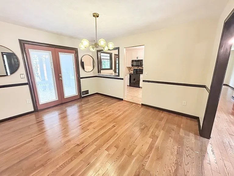 1642 Hillside St — Photo 7