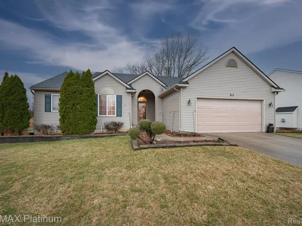 215 Sunflower Dr, Linden, MI 48451