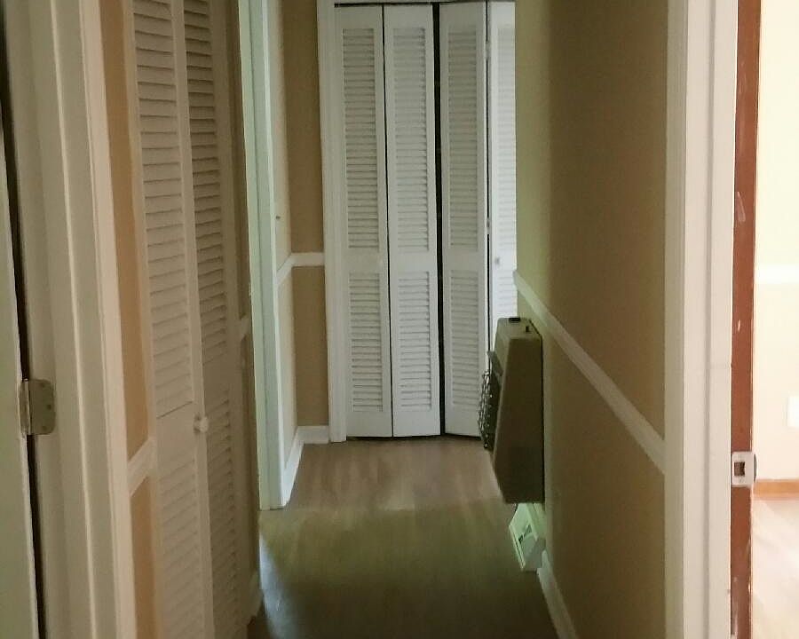 Main Hallway to Bedrooms