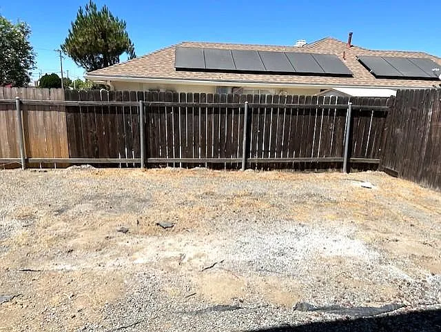 363 S Gilbert St #B — Photo 16