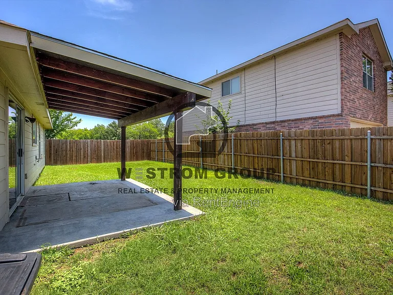 7000 Sylvan Meadows Dr — Photo 33