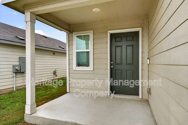 4 bed, 3.0 bath, 2103 sqft, $2,000 — Photo 3