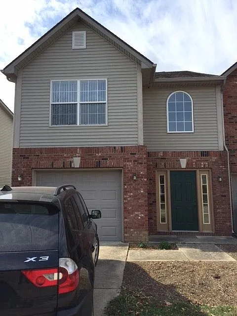 3 bed, 2.5 bath, 1688 sqft, $1,650 — Photo 2