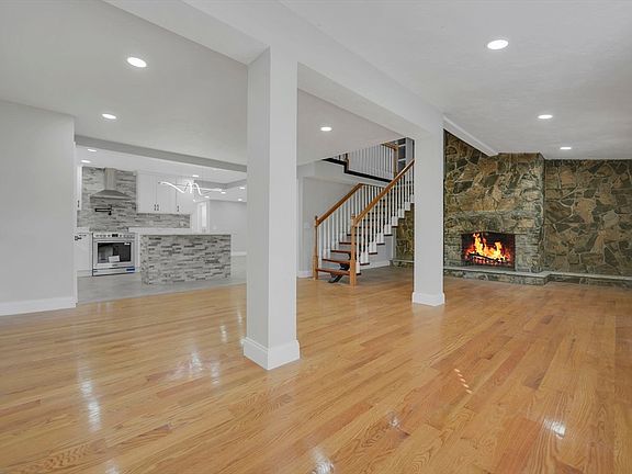 5th image of 128 Old Bedford Rd