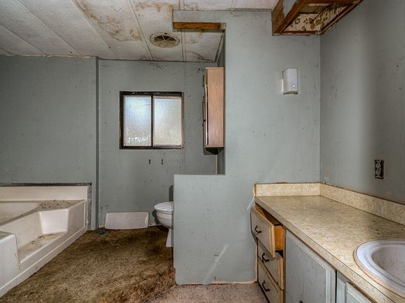 5th image of 791 SE Noble Glen Dr