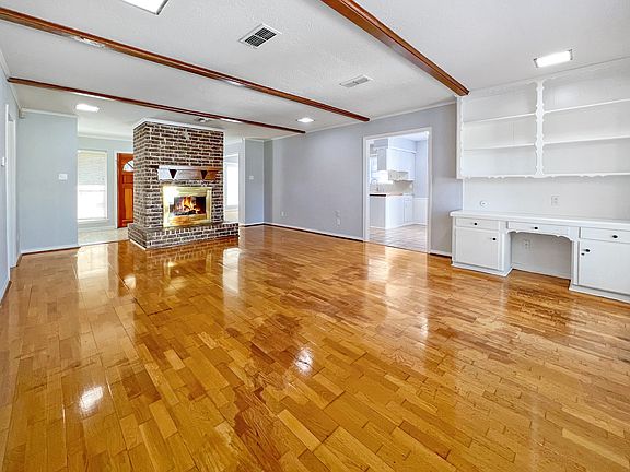 5th image of 9206 Sharpview Dr