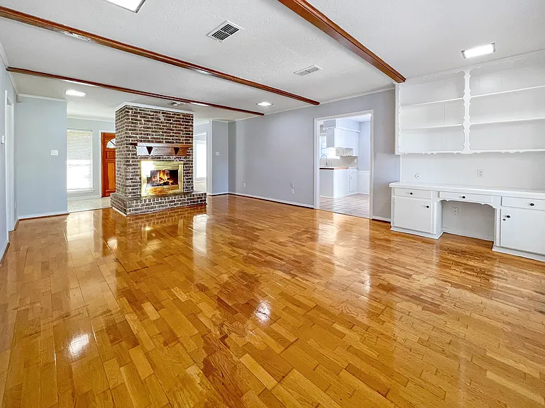9206 Sharpview Dr — Photo 5