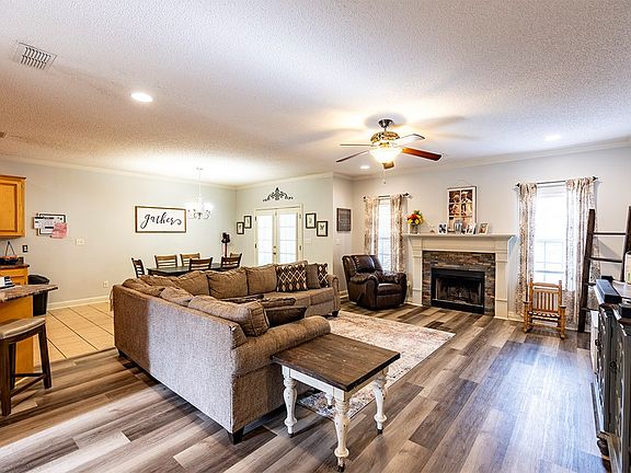 4th image of 136 Pine Summit Dr