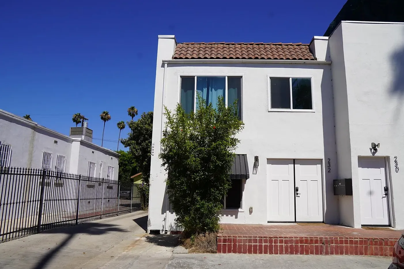 230 N Berendo St — Photo 2