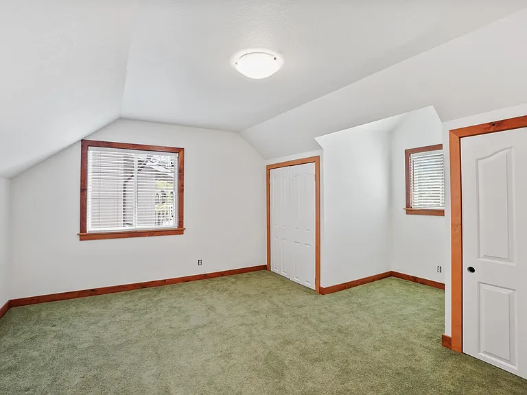 85 Valencia St — Photo 17