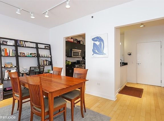 3rd image of 8 E Randolph St #2603