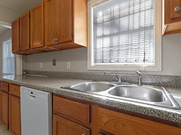 656 Daniel Ave — Photo 11