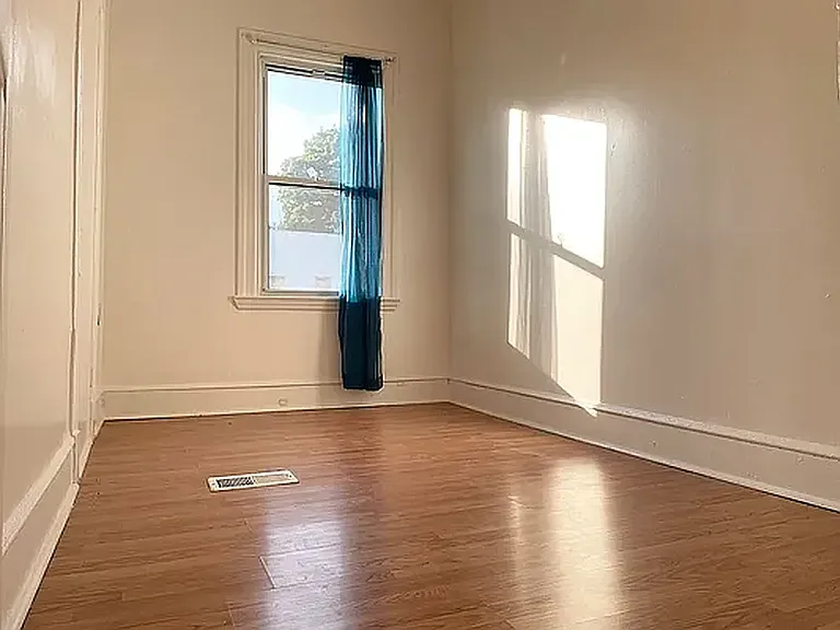 1042 Halsey St #2 — Photo 11