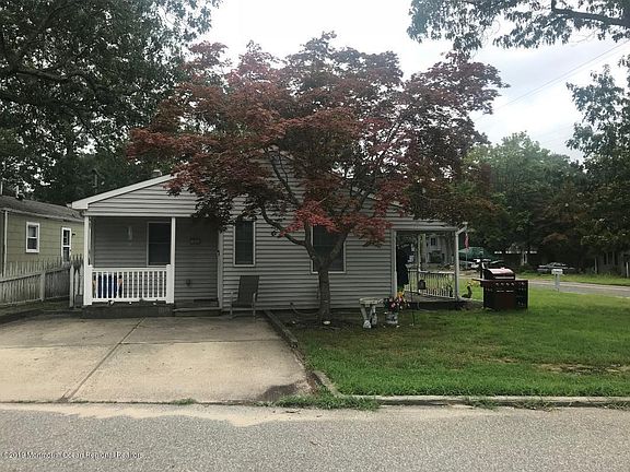 2nd image of 546 Lakeside Dr N
