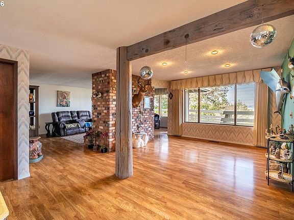 5th image of 875 Signal Way