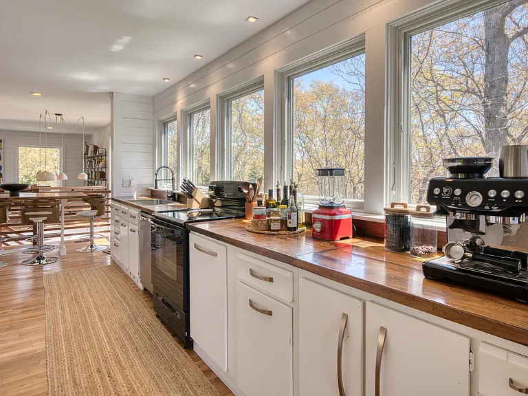 11 Woodhollow Dr — Photo 4