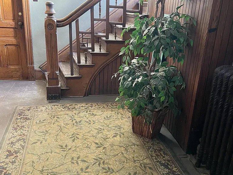 Raymond Flats — Photo 11