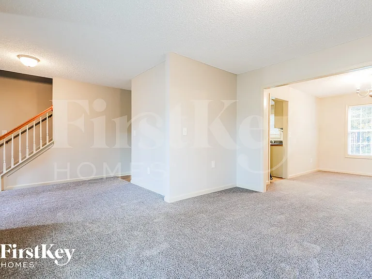 894 Hawk Creek Trl — Photo 3