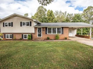 2415 23rd St NE, Hickory, NC 28601