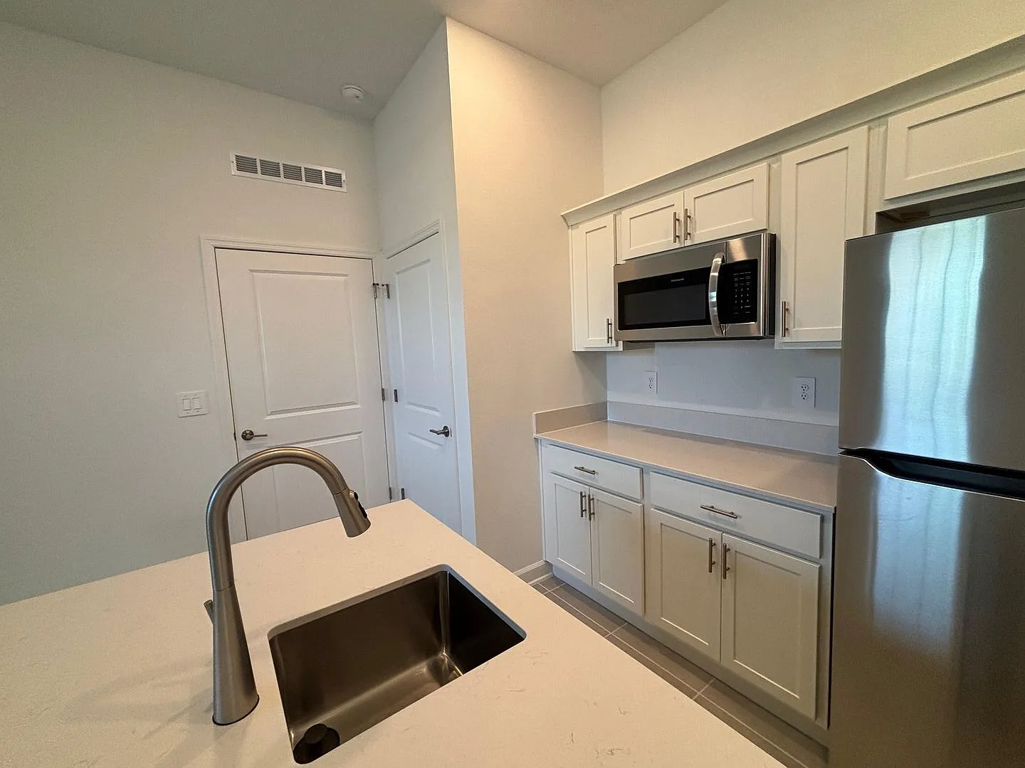 1 bed, 1.0 bath, 480 sqft, $1,400 — Photo 4