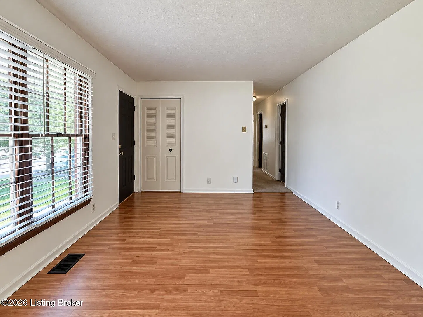 3 bed, 1.0 bath, 1100 sqft, $1,595 — Photo 2