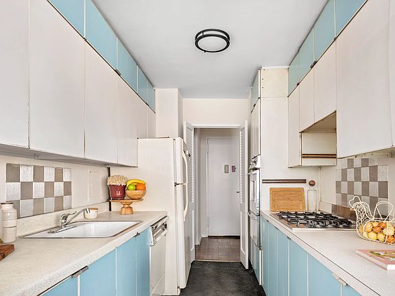 5th image of 315 W 70th St APT 5B
