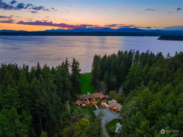 13175 Manzanita Road NE, Bainbridge Island, WA 98110