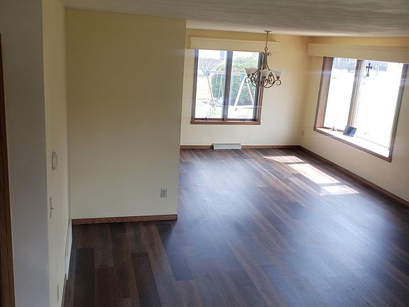 2nd image of 1915 Dordona Dr