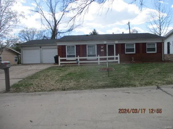 1544 Surf Side Dr, Saint Louis, MO 63138