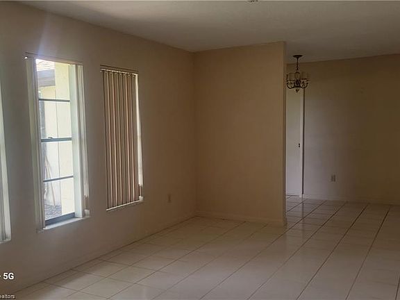 4th image of 317 Oak Knolls Cir