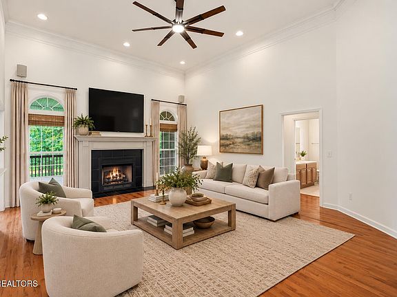3rd image of 267 Paradise Ln