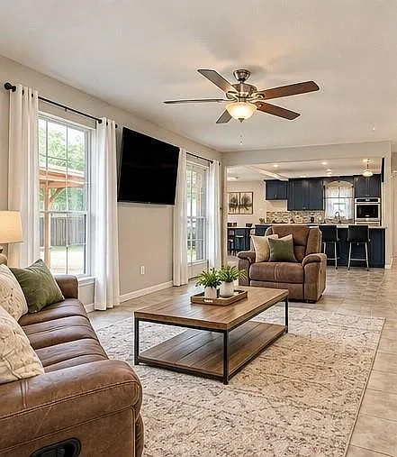 4 bed, 2.5 bath, 2700 sqft, $2,800 — Photo 3