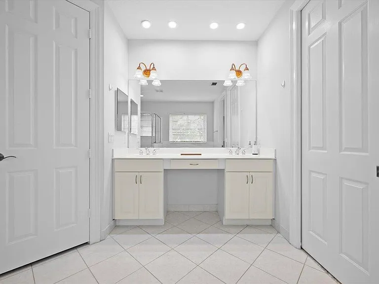 877 Taft Ct — Photo 22