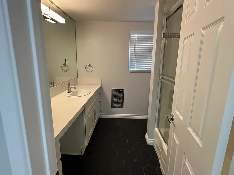 5626-5630 Sultana Ave — Photo 9