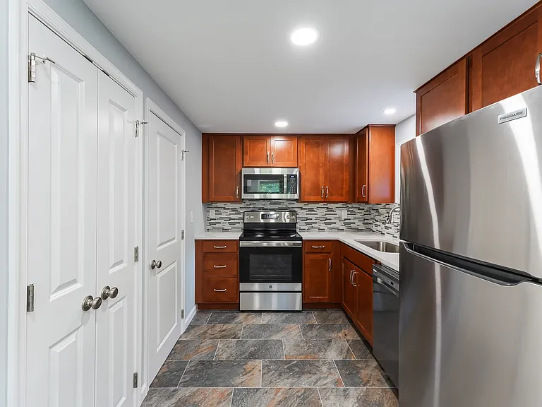 425 E Maple St #2 — Photo 2
