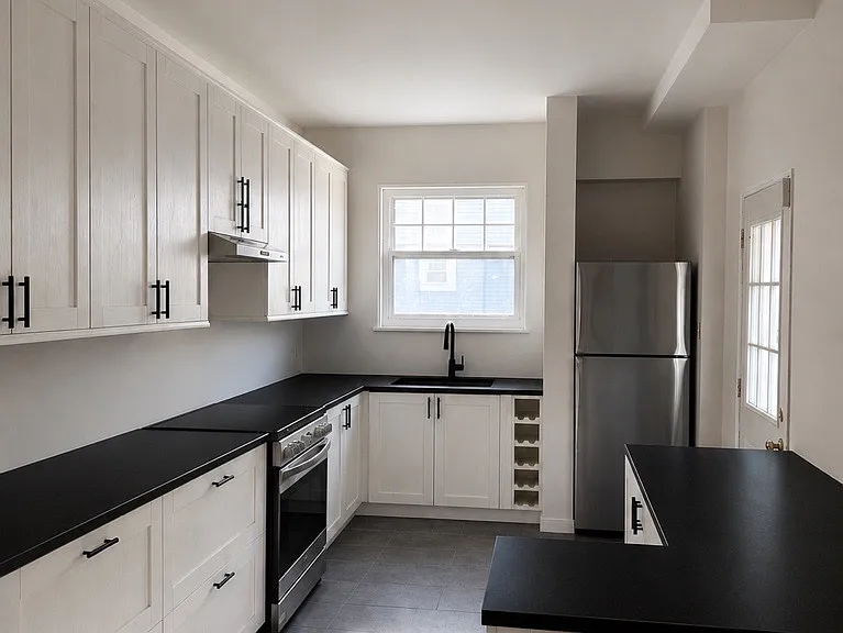 3293 Linwood Ave — Photo 3