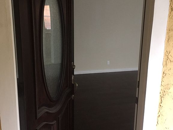 3rd image of 7641 N Hollywood Way