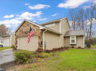 16 Scotch Pine Rd, Newark, DE 19711