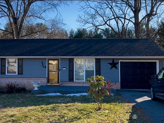 2nd image of 936 Imperial Dr