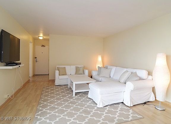 2nd image of 3440 N Lake Shore Dr APT 8B