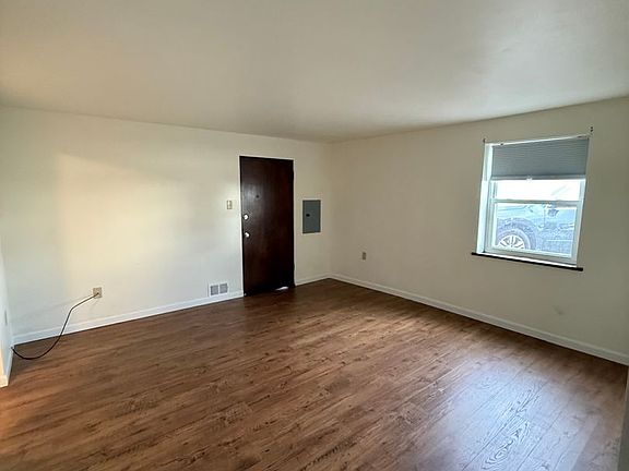 3rd image of 802 Horner St APT 1