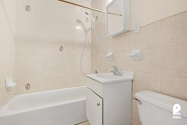 Rented by REZI | media 6